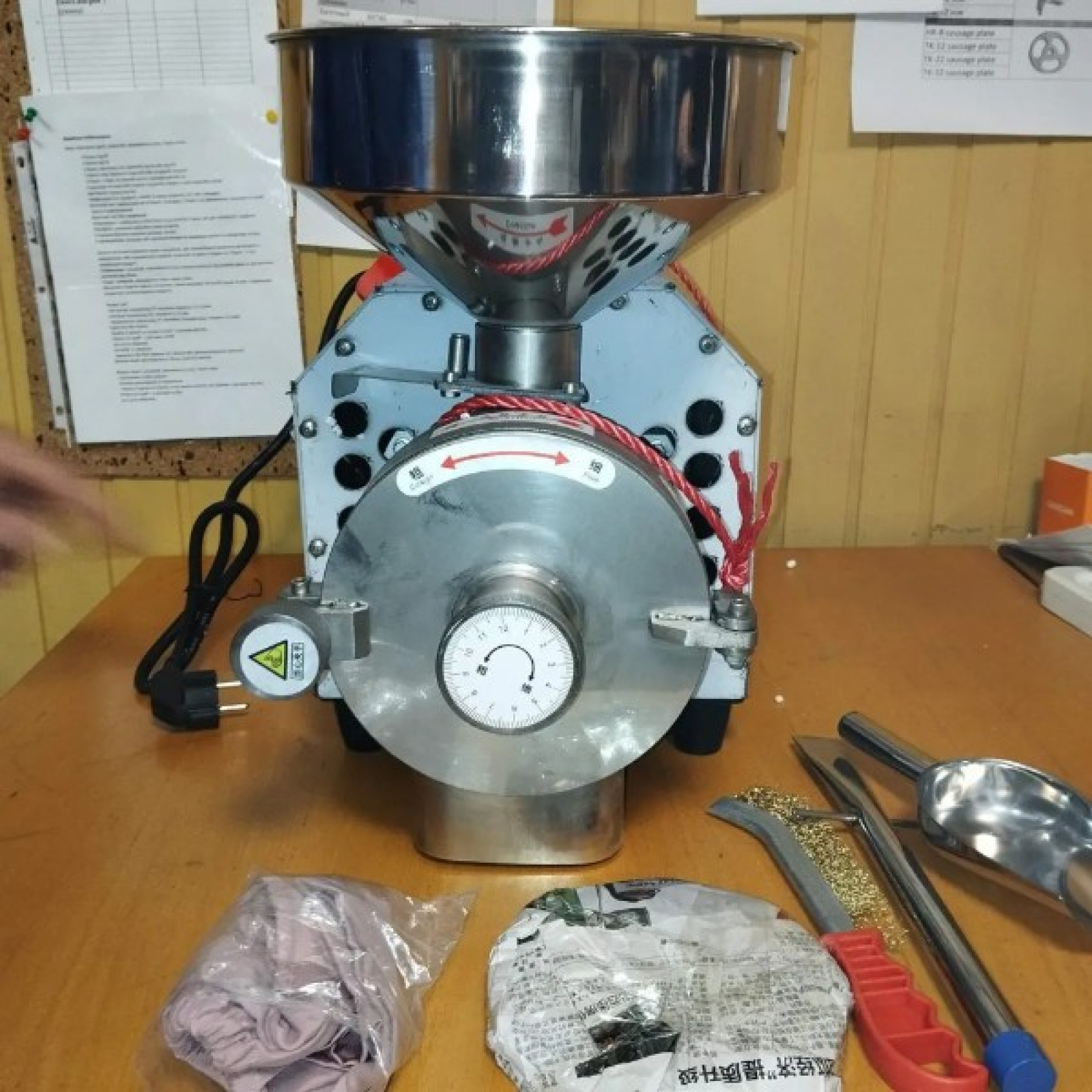 Млин електричний Vektor HBM-101