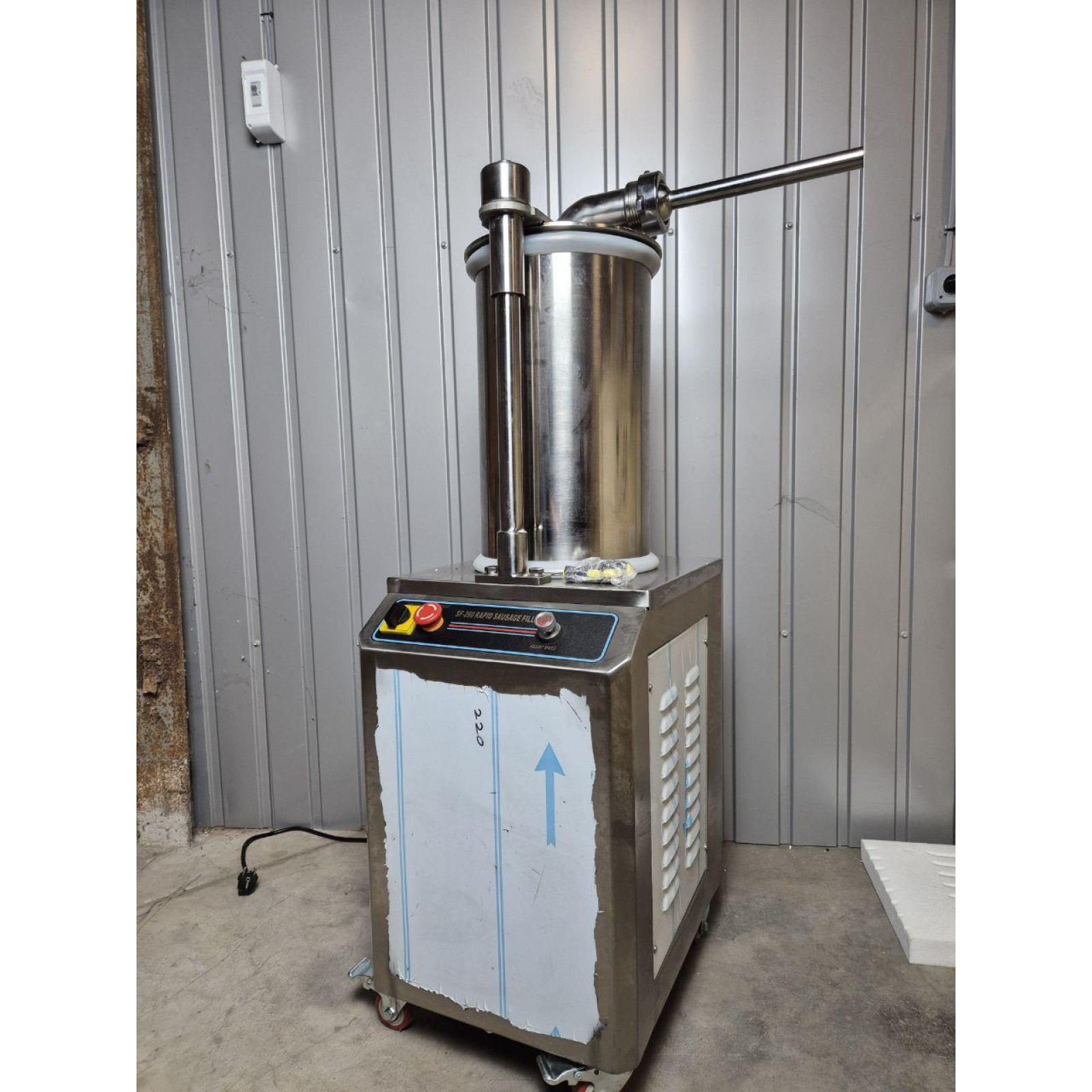 Шприц для колбас гидравлический  Vektor SF260 (1100 W) 25литров