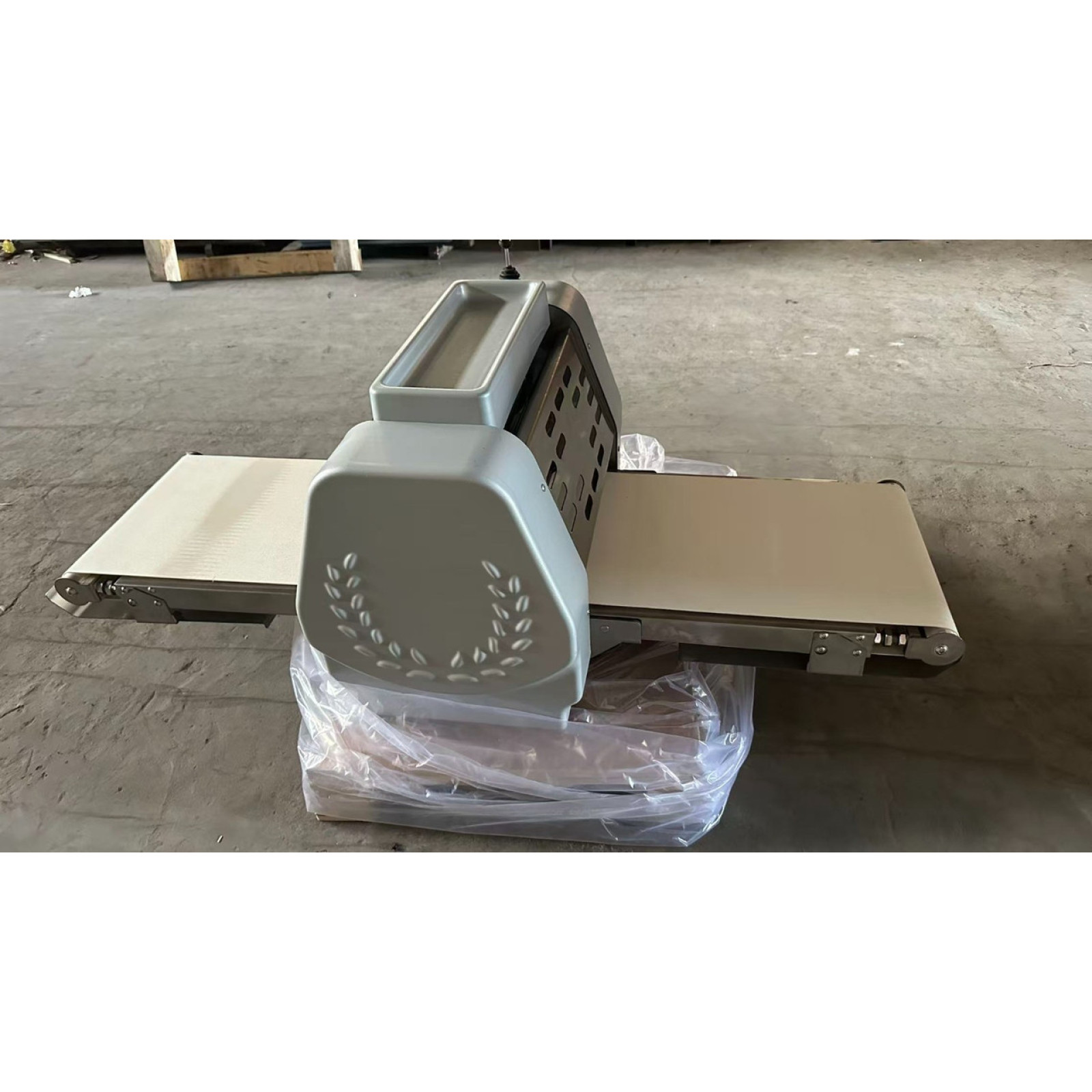 Тісторазкаточна машина тісторозкачування настільна Vektor DZ330/P - 4
