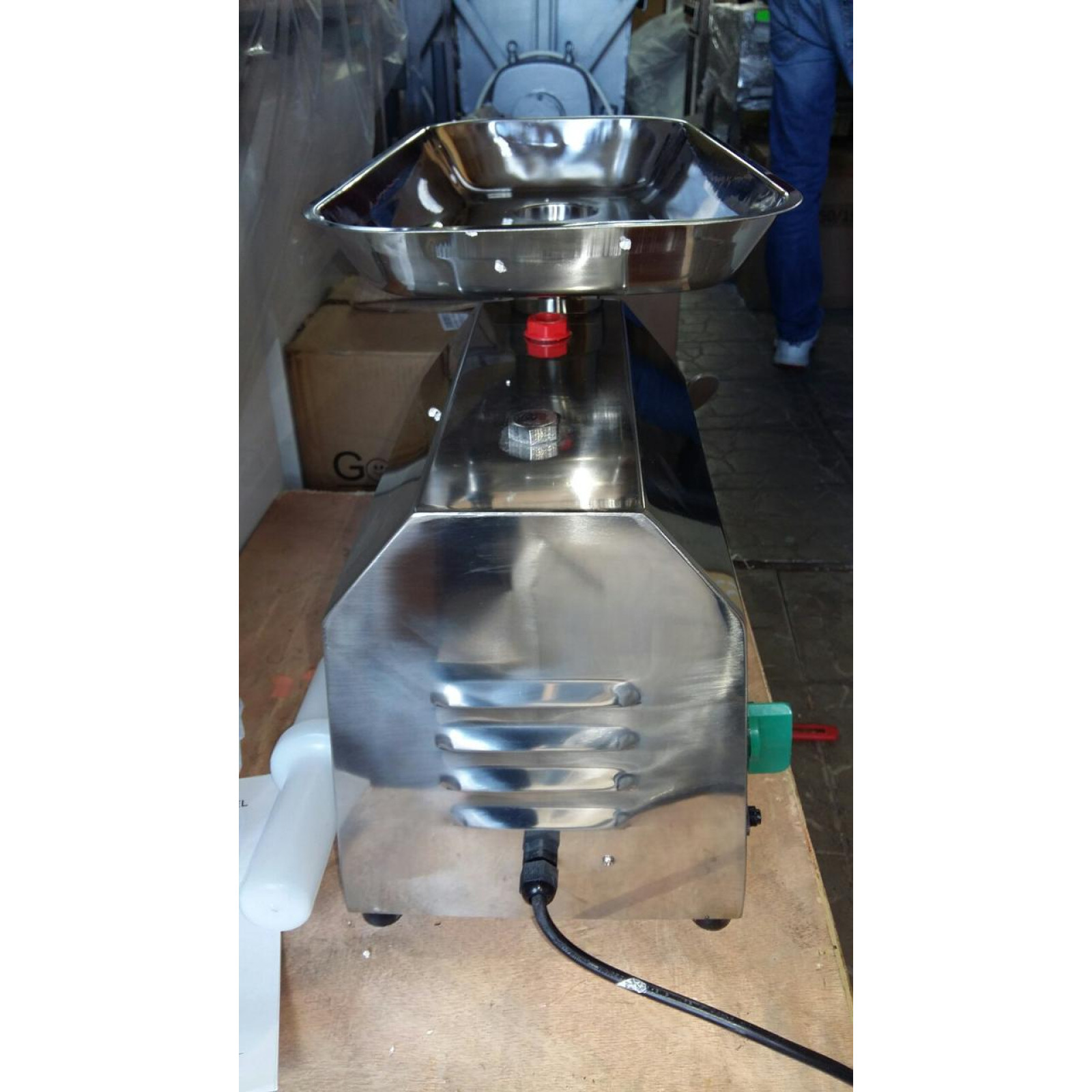 М'ясорубка професійна з реверсом Vektor TM12R 150 кг/год - 1