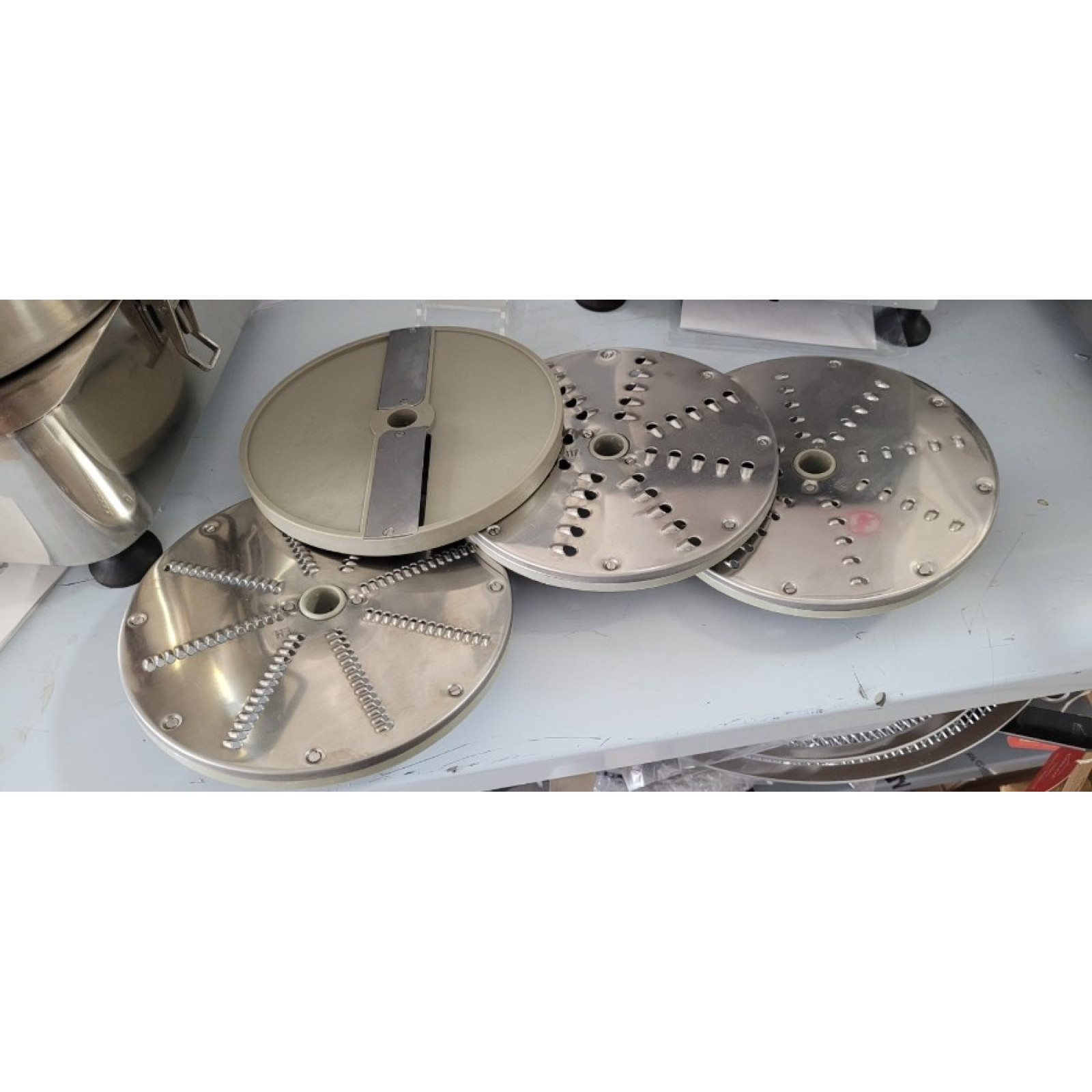 Овощерезка профессиональная с широкой горловиной ZUVER Vegetable Cutter Lid Back Wide Neck 5 Grate кришка назад, горловина широка 5 дисків 550W, медный двигатель - 1