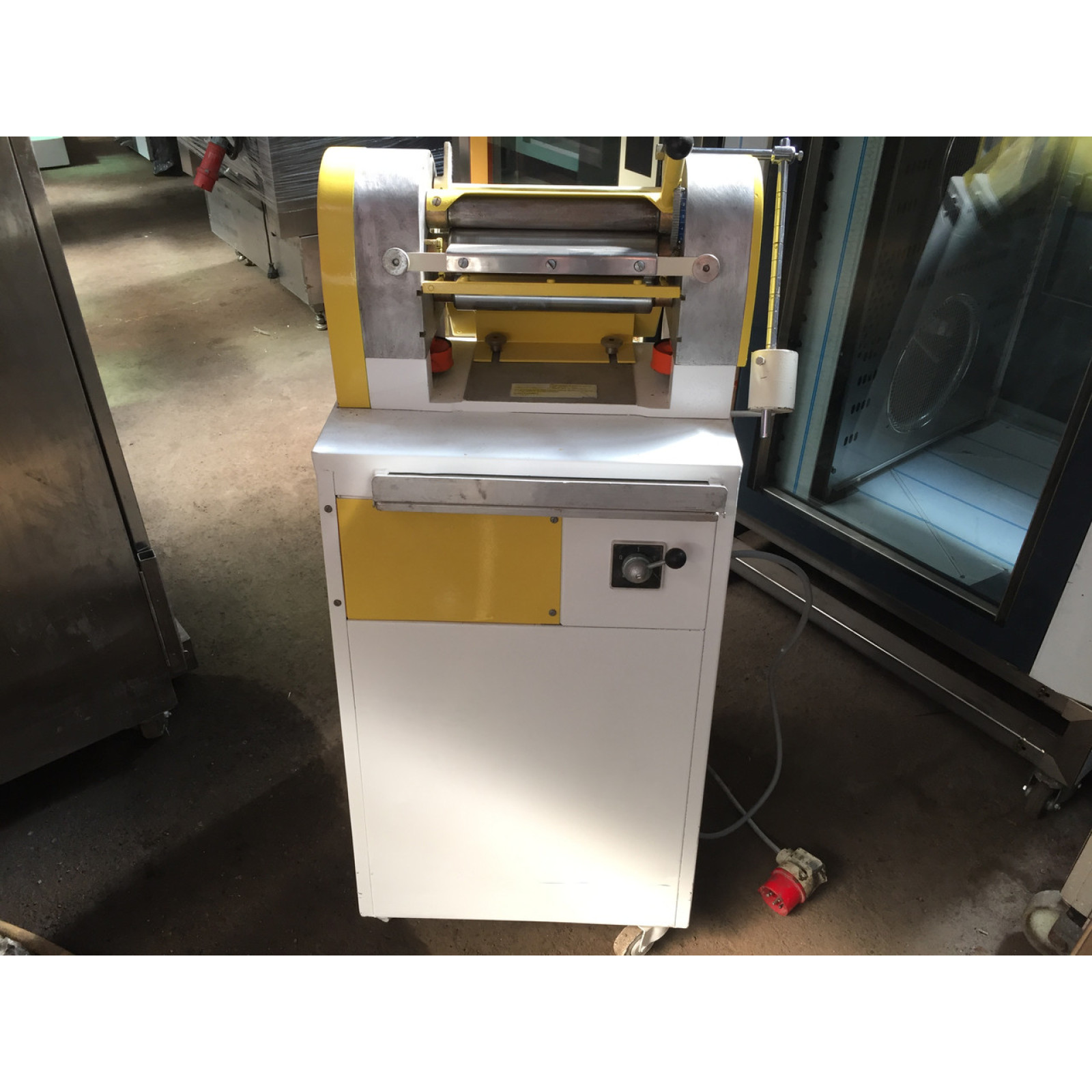 Рогликовая машина Fritsch Rollfix 250 тестозакаточная