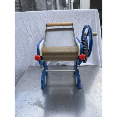 Тестораскаточная машина ручная с механизмом нарезки лапши Vektor 180-4FXZC (длина вальцов 180мм)
